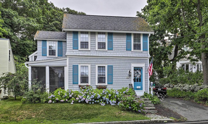 Rockport Maison | NEW! Dreamy Rockport Getaway < Half Mi to Coast!