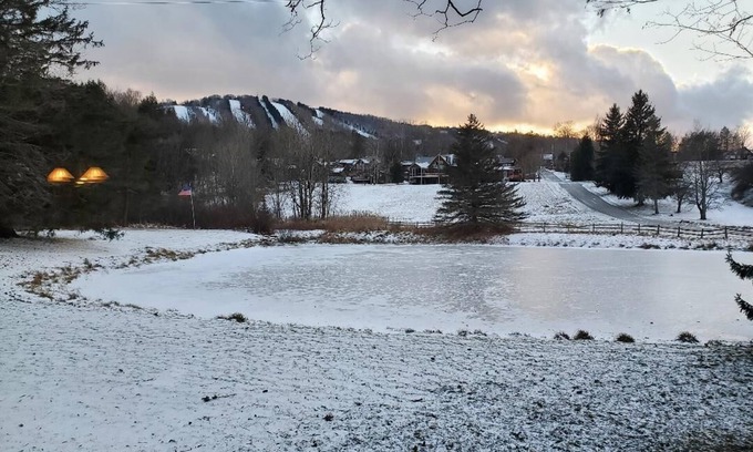 Union Dale Maison | New Elk Mtn Listing: Cozy family ski house -- 2 min from Elk!