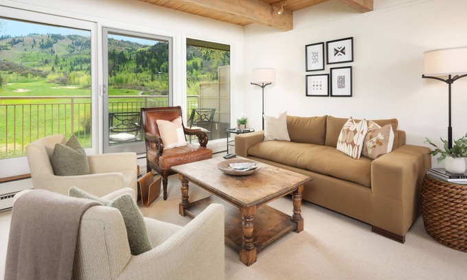 Aspen Copropriété | New!Enjoy amazing views of Aspen Ski areas from this quiet 3/3 two level condo.