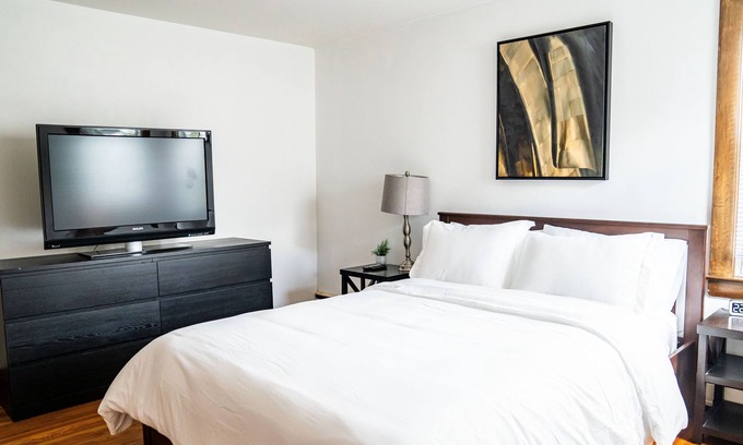 Nashua Maison | -NEW Entire Home - Sleeps 11 - 45 Mins to Boston-