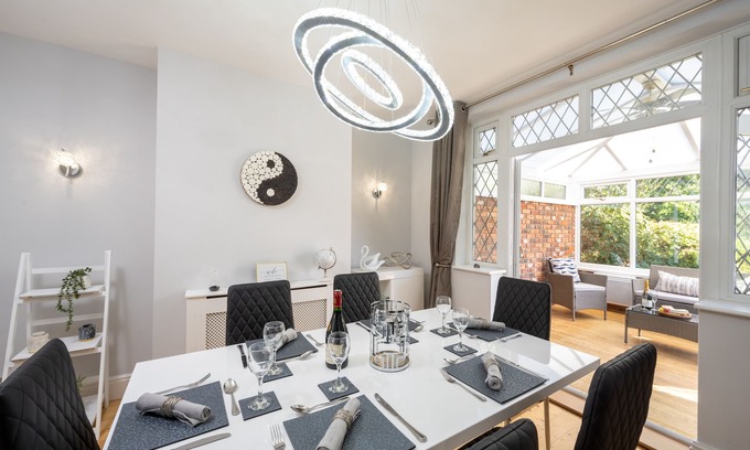 Shirley Maison | *New Exclusive* Luxury House near NEC, JLR, Resorts World, Birmingham Airport