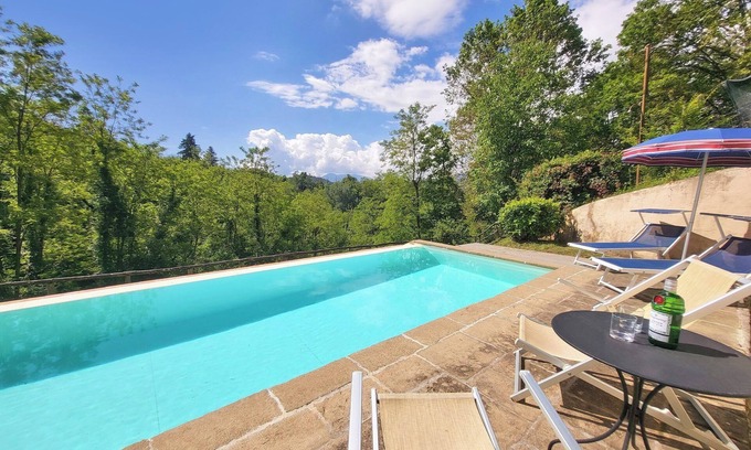 Pieve Fosciana Villa | NOUVEAU ! Ferme et grange avec piscine privée, vue , 8 personnes, WIFI.