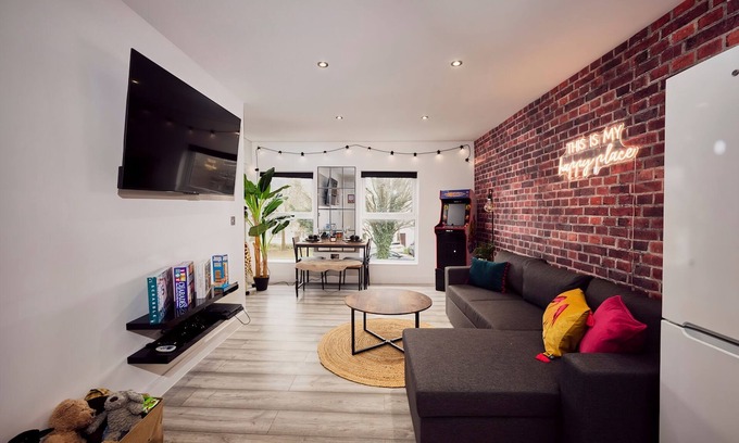 Luton Appartement | New Flat~FREE Parking~PS4~WORKSPACE