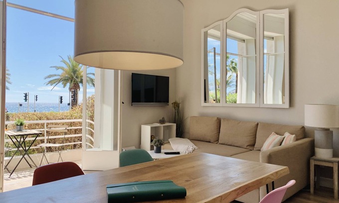 Les Baumettes Appartement | Magnifique appartement avec vue sur la mer et jardin sur la promenade