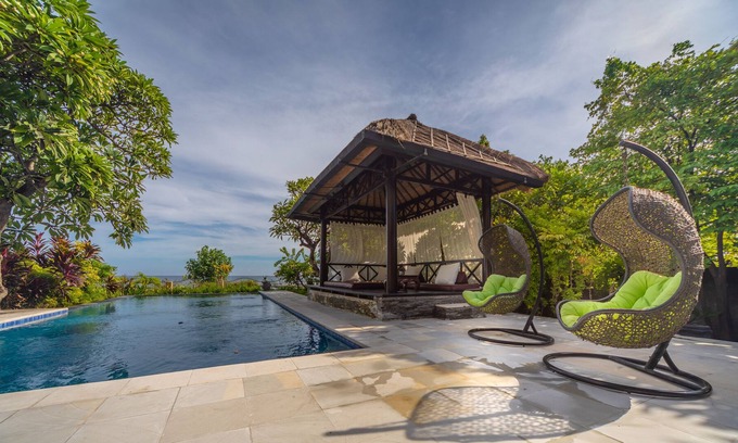 Dencarik Villa | Nouveau à louer: magnifique villa avec piscine en bord de mer avec personnel, Lovina