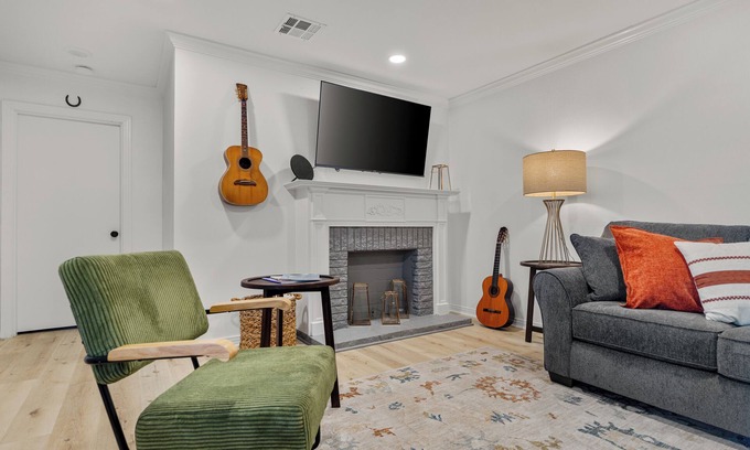 Dean Highland Maison | NEW! Game Day+ Group Trip + Cowboy Pool + 2 Kings + Sleeps 12