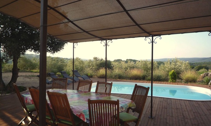Orgnac-l'Aven Cottage | Gite neuf Sud Ardèche dans ferme vigneronne en pierre, piscine et spa.