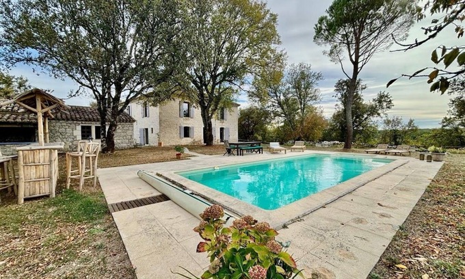 Sainte-Alauzie Appartement | Nouveau Gîte avec piscine dans un parc au sud du Lot