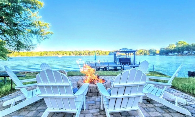 Waterloo Maison | NEW! - Great Lake Escape on Lake Greenwood