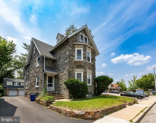 Bryn Mawr Appartement | New! Ground-level 2b2b In Bryn Mawr W Parking!