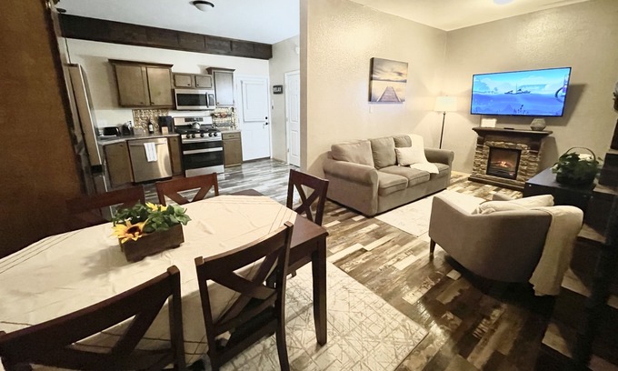 Edgewood Maison | 3000 pieds carrés avec piscine privée près de Canton / Lac Tawakoni