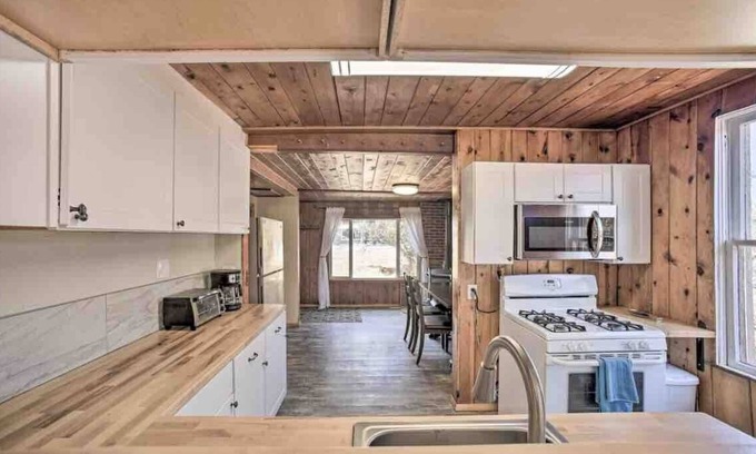 Palmer Lake Maison | NEW Historic Palmer Lake 2 bedroom with a VIEW!