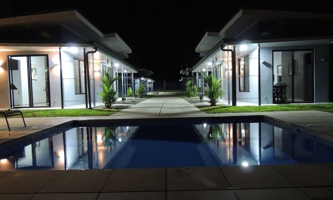 San Isidro de El General Maison | New Home with A/C | Wi-Fi | W&D | Smart TV | Full Kitchen | Pool | Free Parking