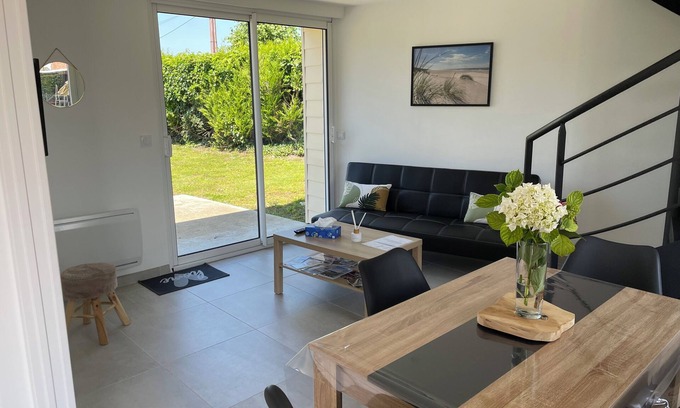 Rue Maison | Logement neuf dans hameau calme proche des plages.
