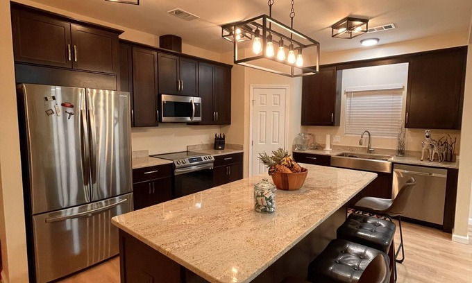 Garden City Maison | NEW Home! NEAR Tanger Outlet, Dwtn SAV, NEW Enmarket Arena, & Tybee Beach