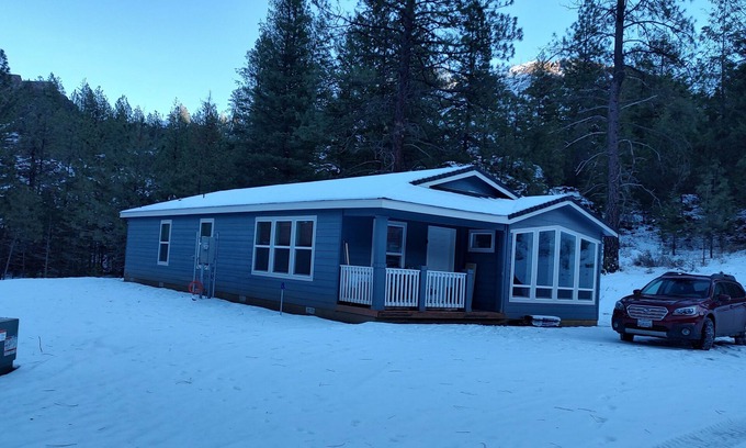 Lincoln Maison | New home on acreage, motorhome hookup, 4 miles from free boat ramp...