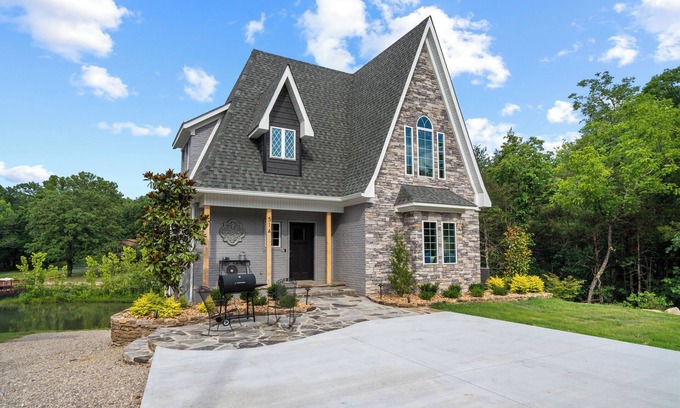 Cherokee Village Maison | New Home - Thunderbird Lakefront - Large Deck