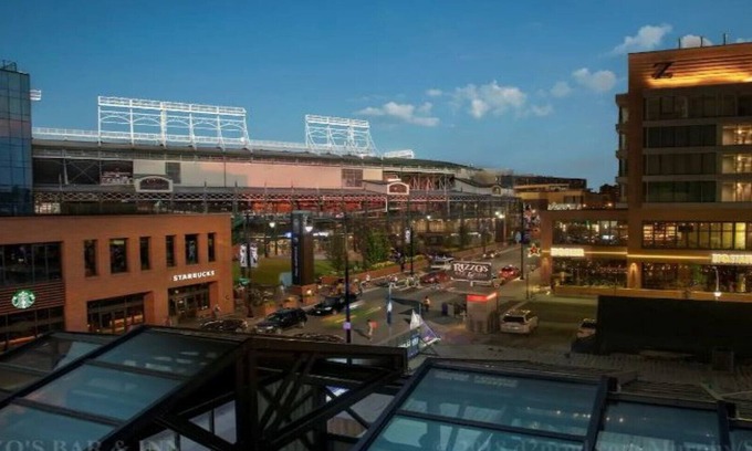 Wrigleyville Maison | New home w/view & party deck - 2nd Floor