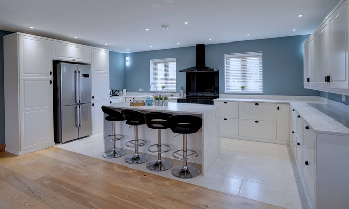 Martham Cabine | !! NEW !! Honeysuckle Barn - sleeps 8 | Winterton Cottages