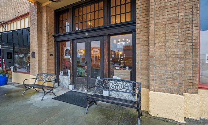Cathlamet Copropriété | NEW! Hotel Cathlamet 212 - King Suite