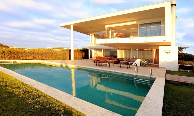 Morro das Pedras Maison | MAISON NEUVE, HAUT STANDARD, FRONT DE PLAGE, DANS CONDOMINIUM FERMÉ!