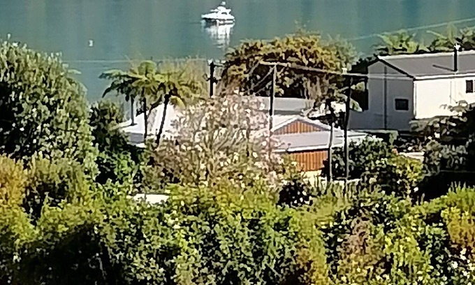Mahau Sound Maison | New house, lovely sounds view, good access/parking, mooring. Easy beach access