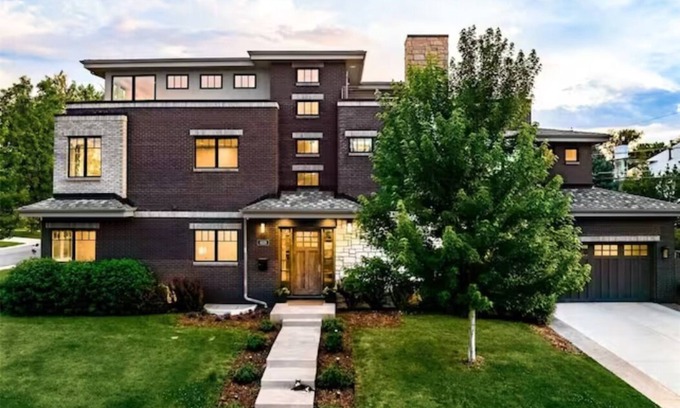Hilltop Maison | NEW! Huge Luxury Family Home with Roof Deck, Chef's Dream