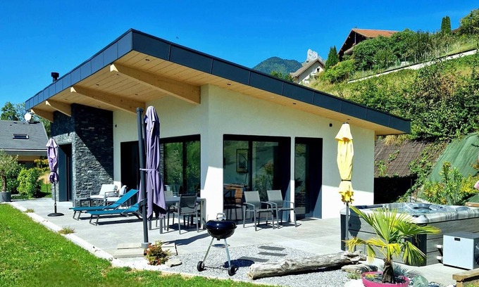 Faverges-Seythenex Maison | Gîte 427- Maison indép. 2 pers (4*) avec SPA, vue panoramique sur Massif Bauges