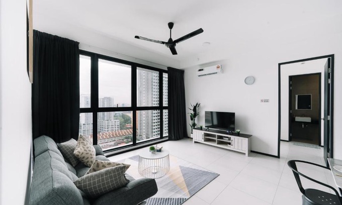 George Town Appartement | NEW Infinity Pool 3 Bedrooms 2 Carparks