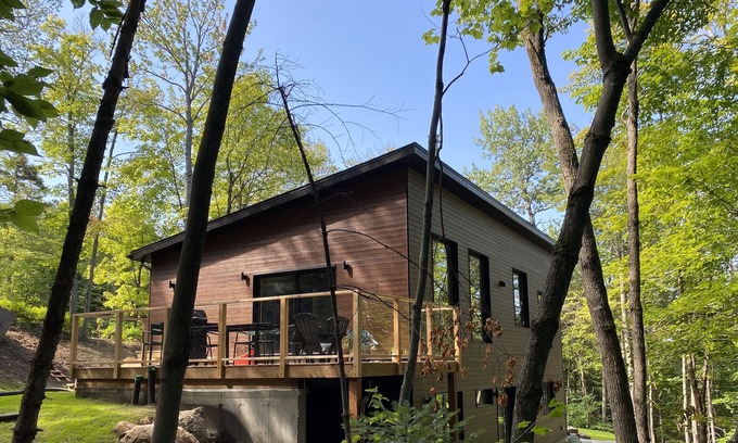 Morin Heights Cabine | New! Japandi chalet surrounded by forest and outdoors