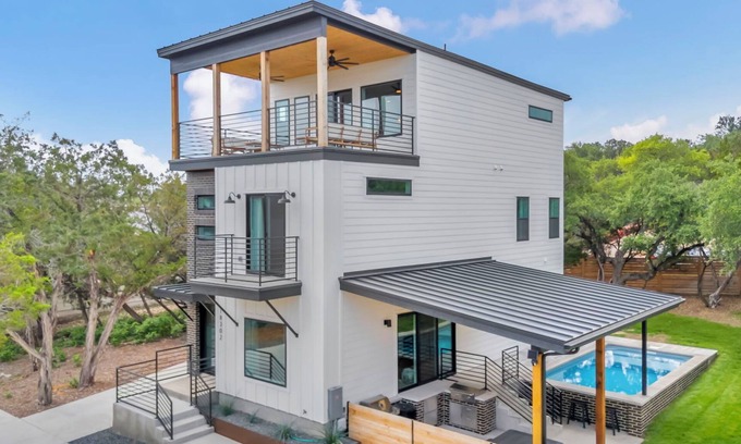 Point Venture Maison | New! Lake Travis Retreat w/Pool, Views & Outdoor Kitchen. Perfect for families