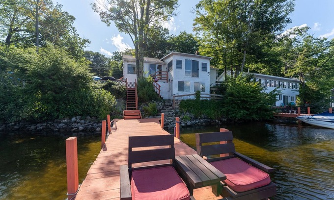 Alton Bay Maison | NEW Lakeside Haven: Sleeps12| HotTub |Private Dock