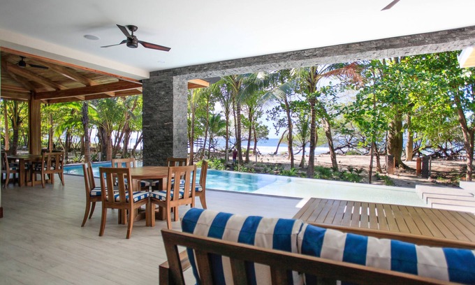 Playa Santa Teresa Maison | Marque nouvelle maison de luxe en bord de mer moderne littéralement étapes à l'océan