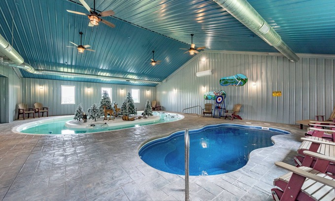Waterfront Greens Maison | New! Lazy Creek: Lake Access, Dogs Welcome, Pool, Lazy River!