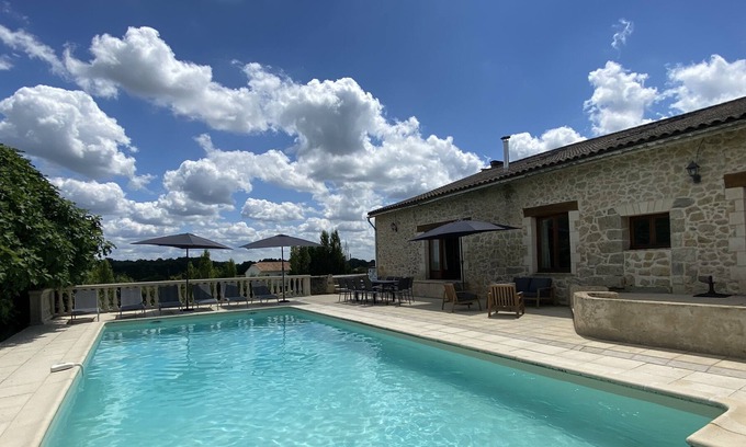 Villefranche-de-Lonchat Maison | NEW LISTING!! Beautiful house with heated pool and stunning uninterrupted views