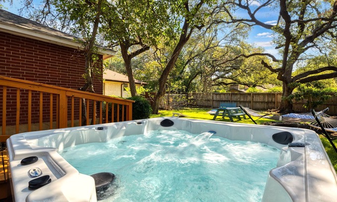 North San Antonio - SAT Maison | New Listing! Castle Hills Gem - Sleeps-14 - Game Room - Hot Tub - Best Location!
