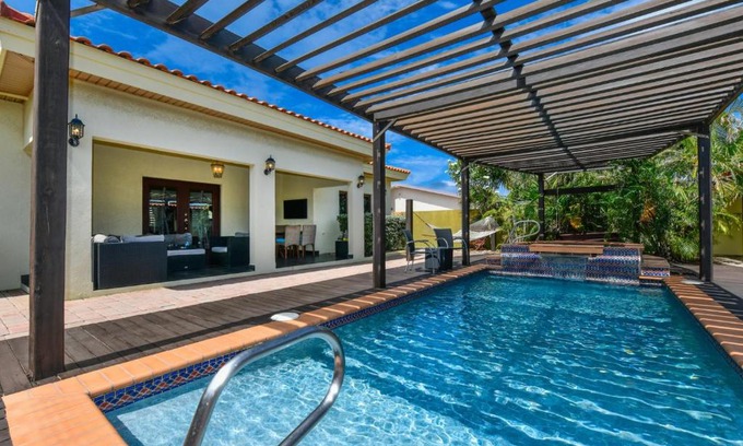 Opal Maison | New Listing Close To Beach Jacuzzi Villa