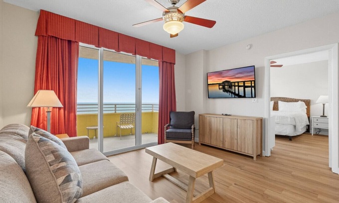 Daytona Beach Appartement | *New Listing* Completely Remodeled and Newly Furnished 3BR Direct Ocean Front Condo