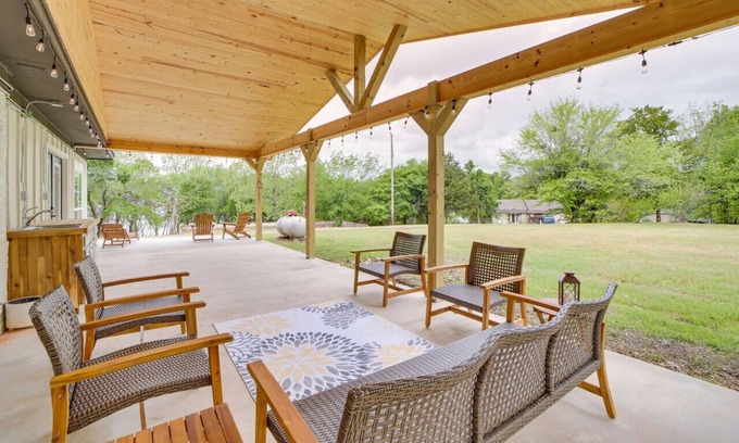 Checotah Maison | New Listing Discount! Spacious and Updated! Beds for 10! Luxurious Primary Bath!