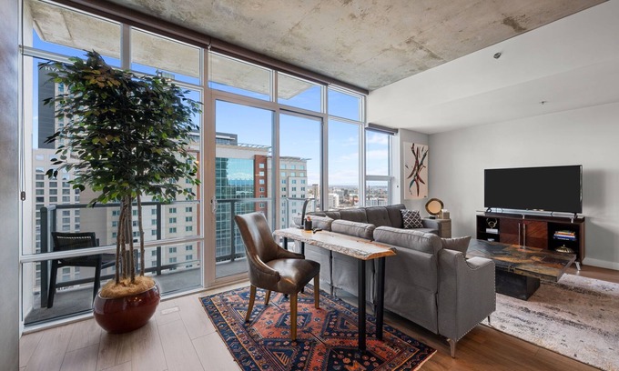 Downtown Denver Copropriété | New Listing! Downtown Living At Its Finest at The Spire - Executive Rental