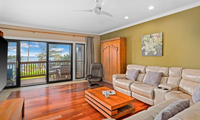Lihue Copropriété | New Listing Perfect Ocean Front Location 2BR Kaha Lani 223.