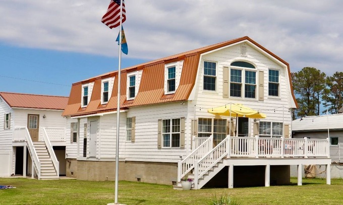 Long Neck Maison | New Listing! Osocozy. Waterfront home on the Indian River Bay. Lovely views!