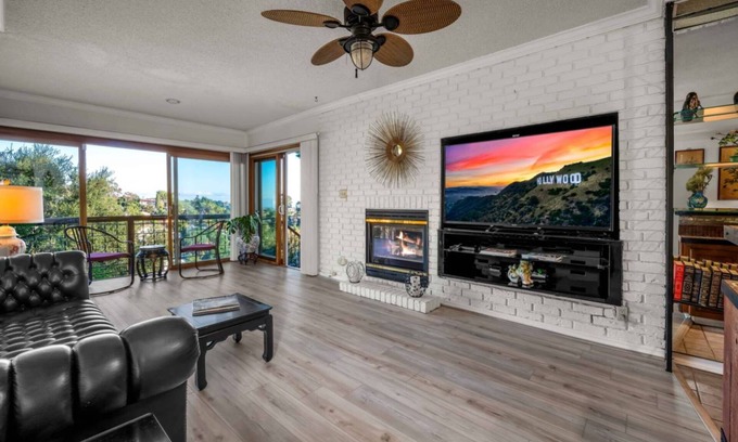 Hollywoodland Maison | New Listing Promo! Experience The Hollywood Hills Views