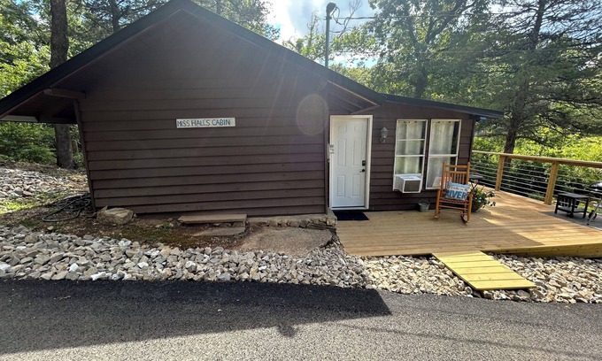 Hardy Cabine | NEW LISTING: Rustic Creek Cabin with Private Footage on South Fork Spring River
