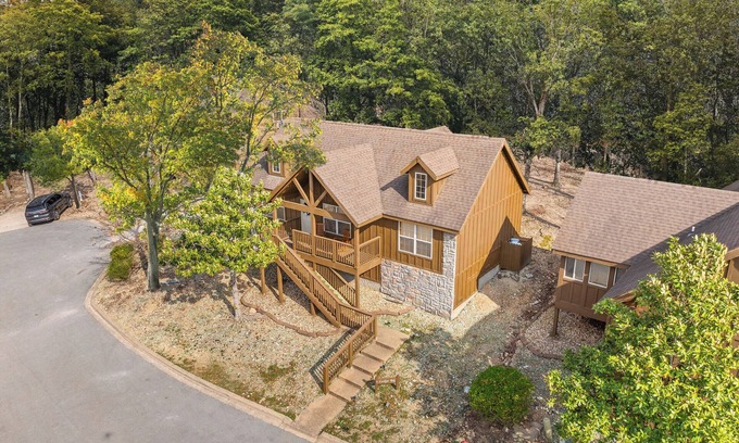 Reeds Spring Cabine | New Listing, Stand alone Cabin, Stonebridge