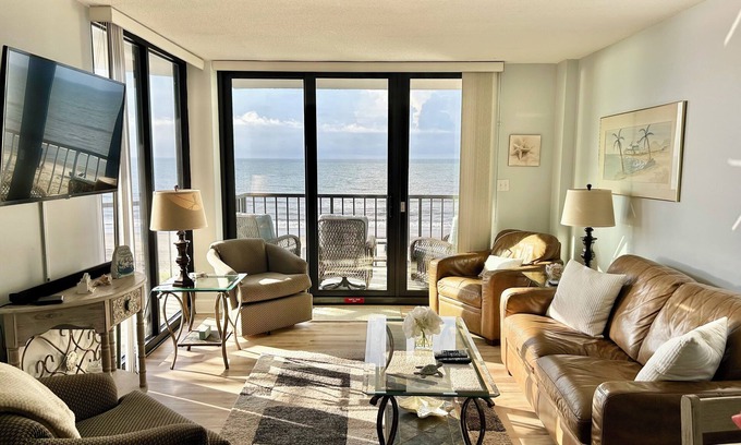 Crescent Beach Copropriété | New Listing! Oceanfront, Clean, 3 BR/3 BTH, Crescent Sands- North Myrtle Beach