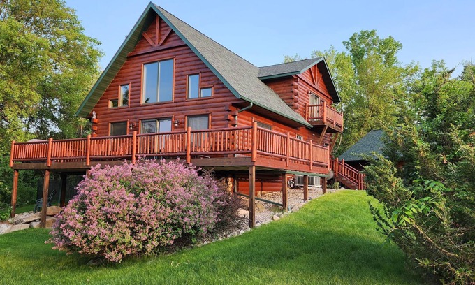 Baraboo Cabine | 🏞New Log Cabin*Perfect Location by Devil's Lake*Close to Dells*Ski*Fireplace*🏕