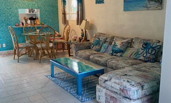Lucaya Copropriété | Belle, tropicale 2 BR / 2 salles de bain complètes Waterview Dockage disponible Lucaya / Freeport