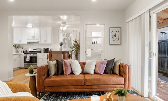 Old Mountain View Maison | New Lux and Cozy MTV Downtown Traveler's Dream Home