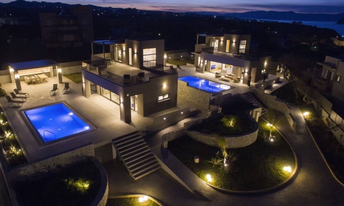Kato Galatas Villa | New Lux villa★Sauna & Jacuzzi★2 Private Heated Pool★ 24sleeps★Walk to everything